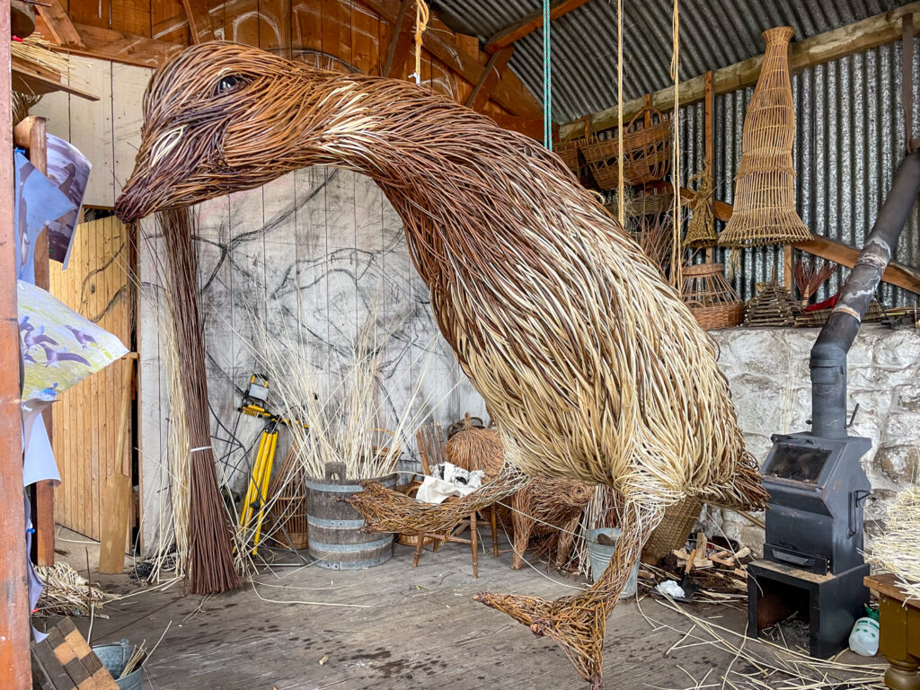 Anatra di paglia intrecciata in una delle botteghe artigianali dell'Ulster Folk Museum