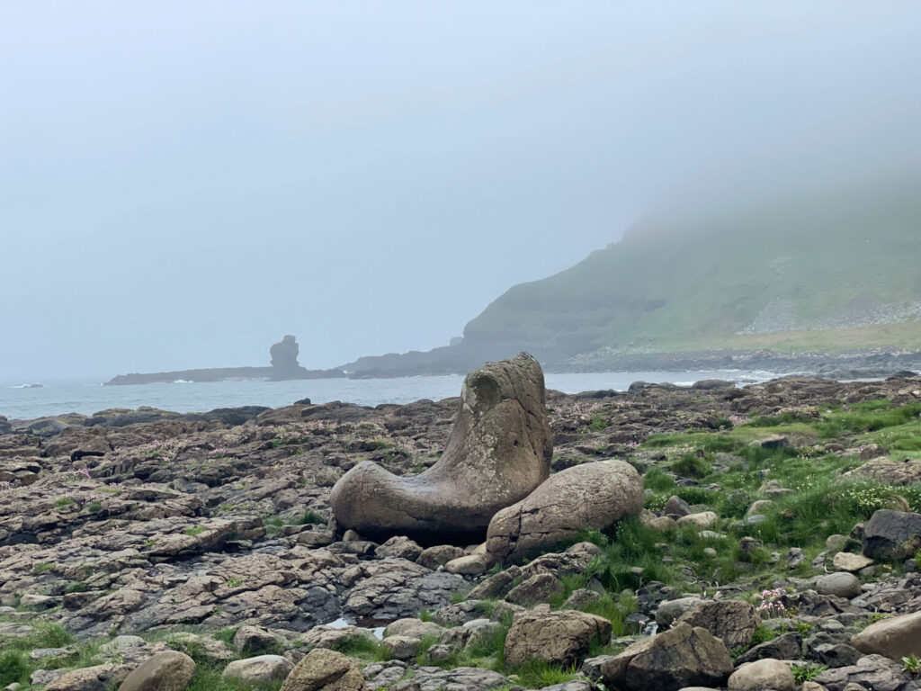 La pietra a forma di scarpa al Giant's Causeway, in Irlanda del Nord