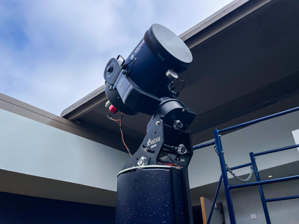 Telescopio Wedge nell'Osservatorio dell'OM Dark Sky Park a Omagh, Irlanda del Nord