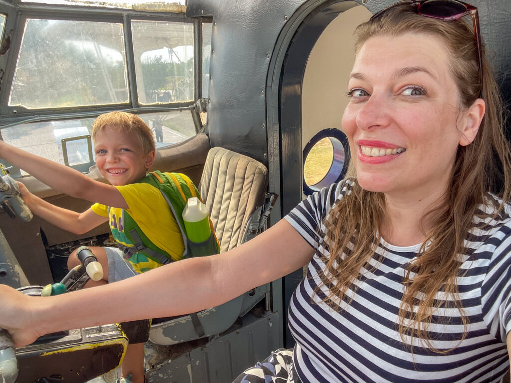 Paola Bertoni e figlio al Museo dell'Aviazione Aeropark di Budapest