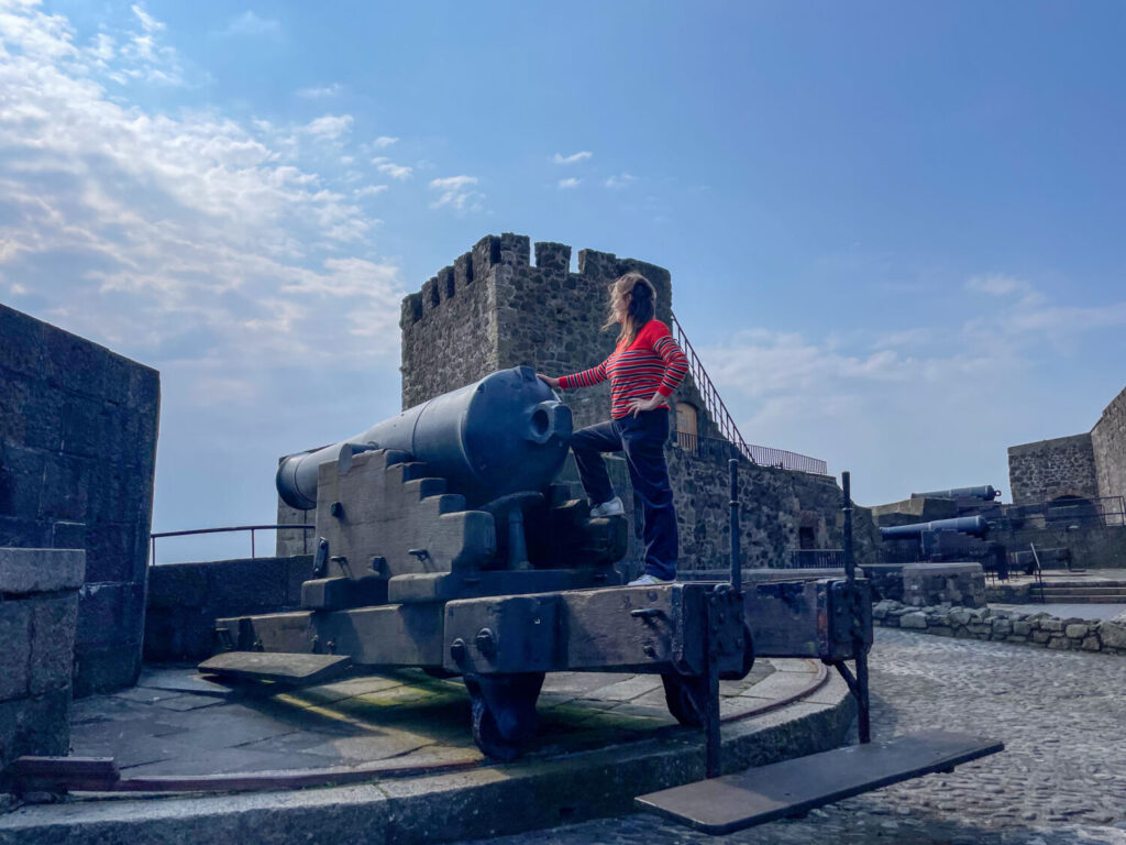 Paola Bertoni al Castello di Carrickfergus, in Irlanda del Nord