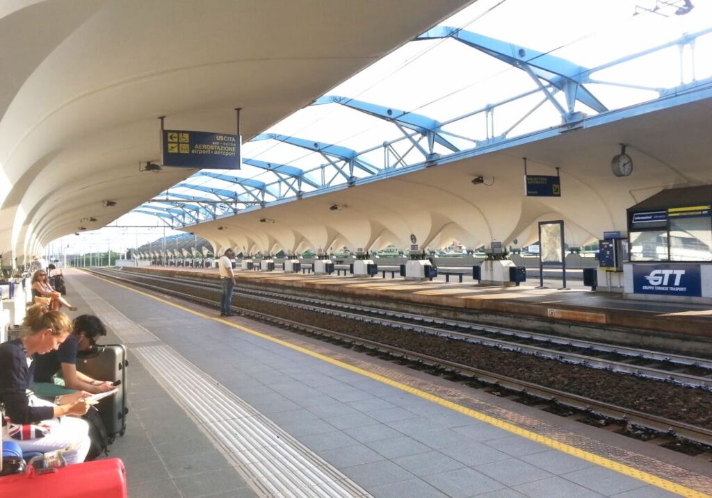 Stazione ferroviaria Torino Aeroporto