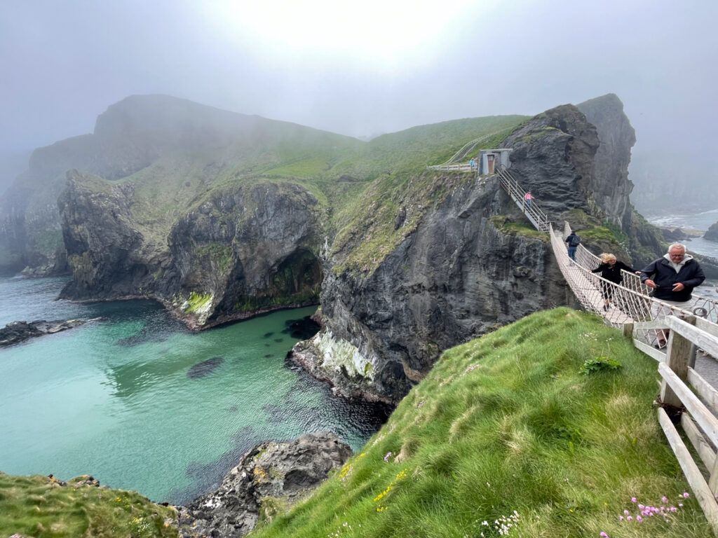 Ponte di corda visto dal lato dell'isola Carrick-a-Rede