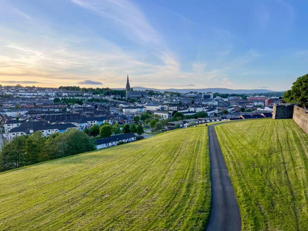Derry vista dalle mura perimetrali
