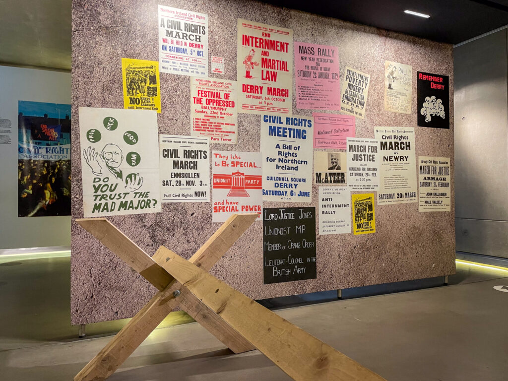 Manifesti al Museo di Free Derry