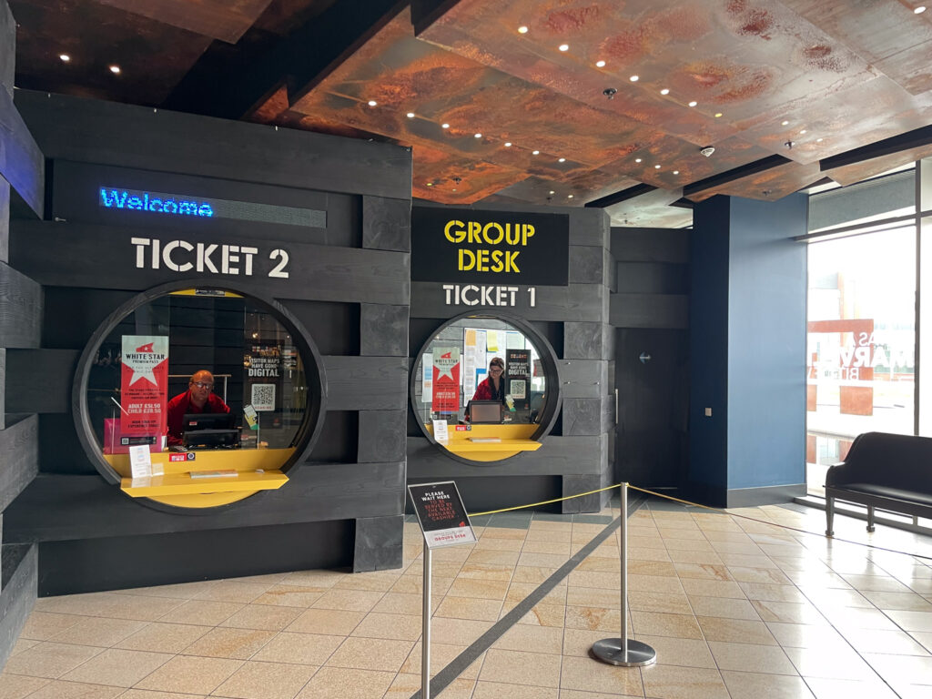 La biglietteria nell'atrio del Titanic Belfast