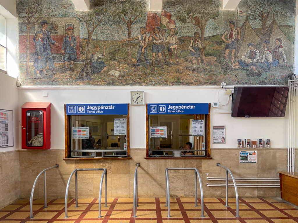 Biglietteria alla stazione Széchenyihegy della Ferrovia dei Bambini di Budapest