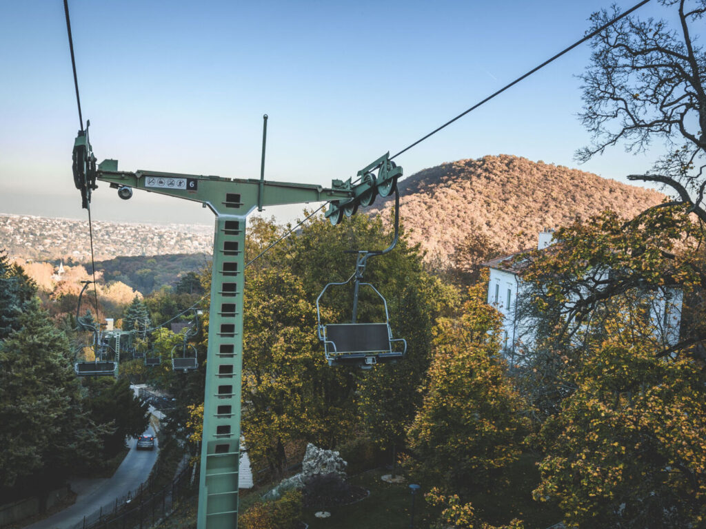 Seggiovia Zugliget sulle colline di Buda