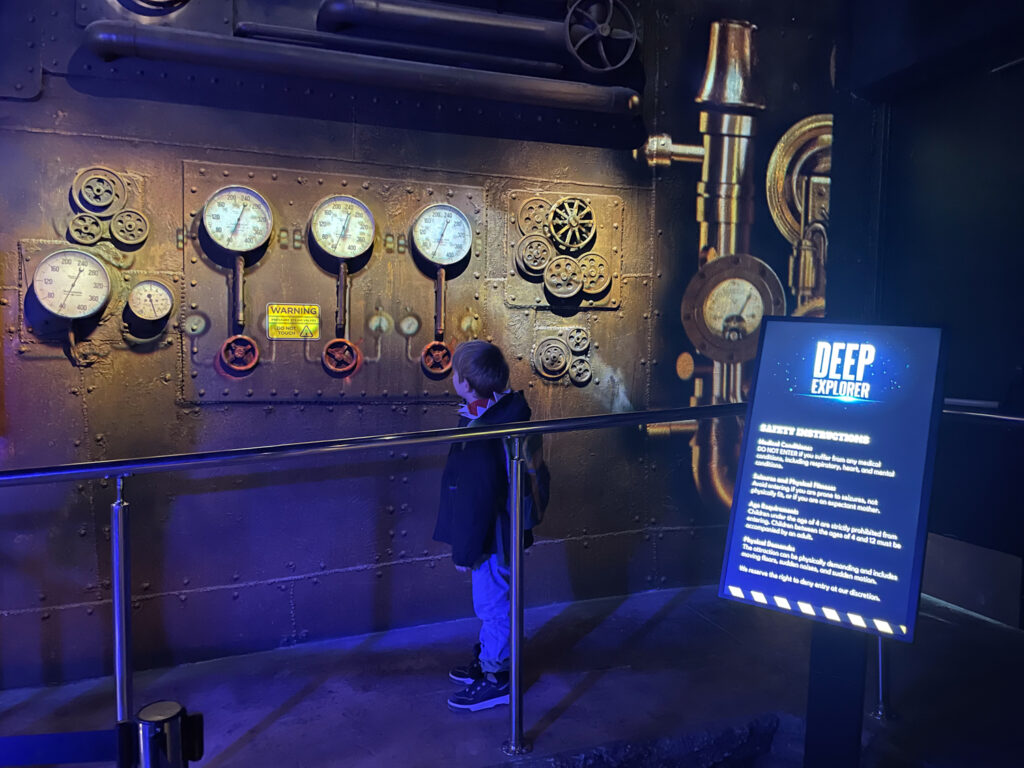 Esterno dell'installazione del sottomarino Deep Exporer all'Acquario Nazionale di Malta