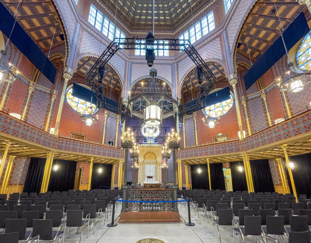 Interno della sinagoga di via Kazinczy a Budapest