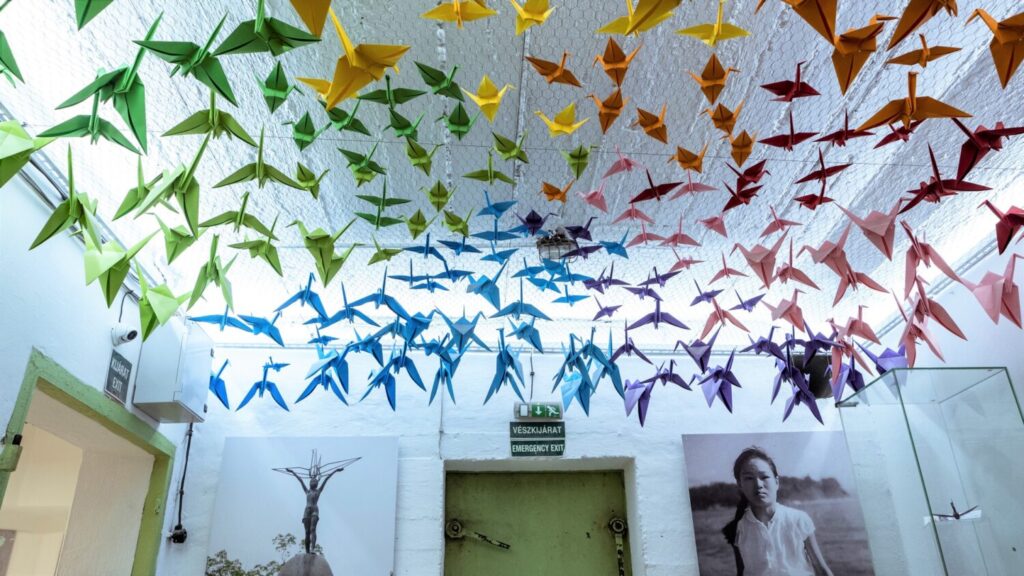 Gru origami al Museo Ospedale nella Roccia Bunker Antiatomico di Budapest