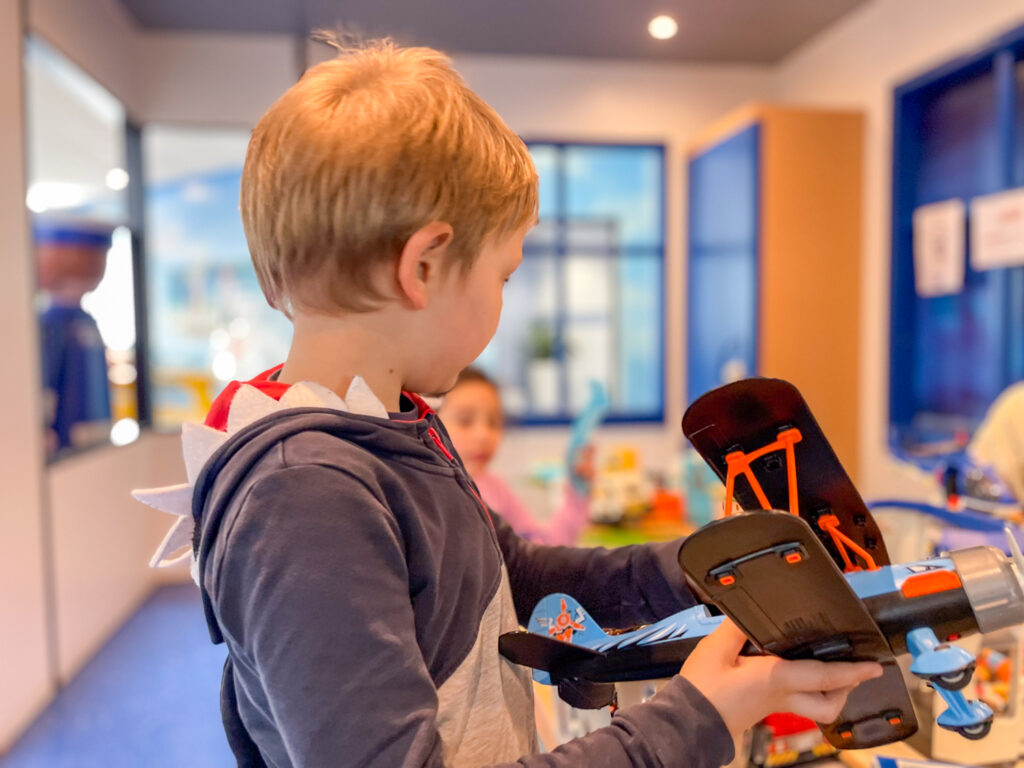 Ben Bertoni nell'area interna del Playmobil FunPark Malta