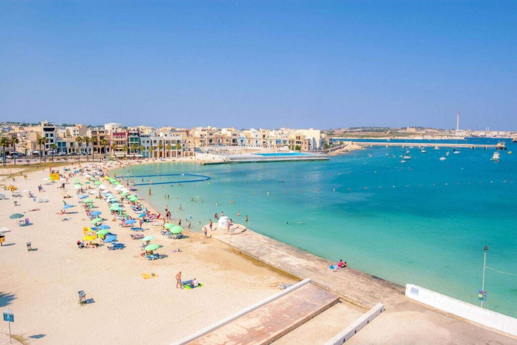 Spiaggia di Birżebbuġa a Malta