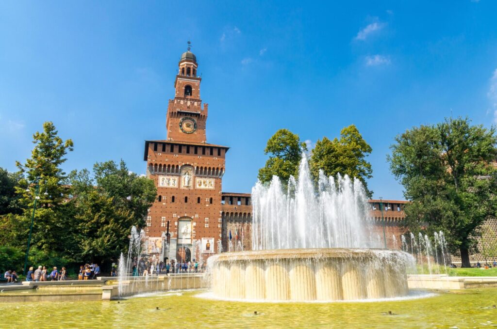 Fontana di fronte al Castello Sforzesco di Milano