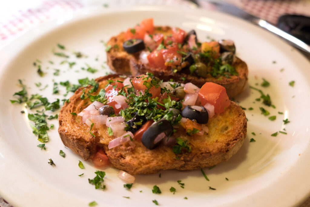 Antipasto maltese ħobż biż-żejt