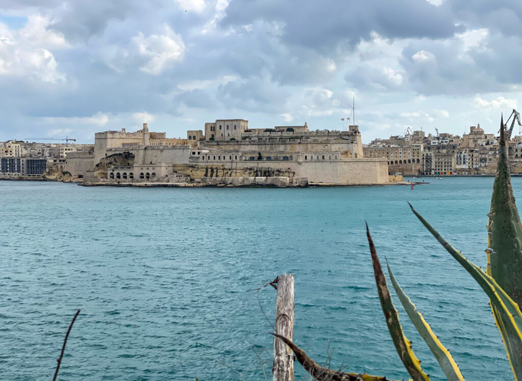 Vista della baia e delle Tre Città da La Valletta