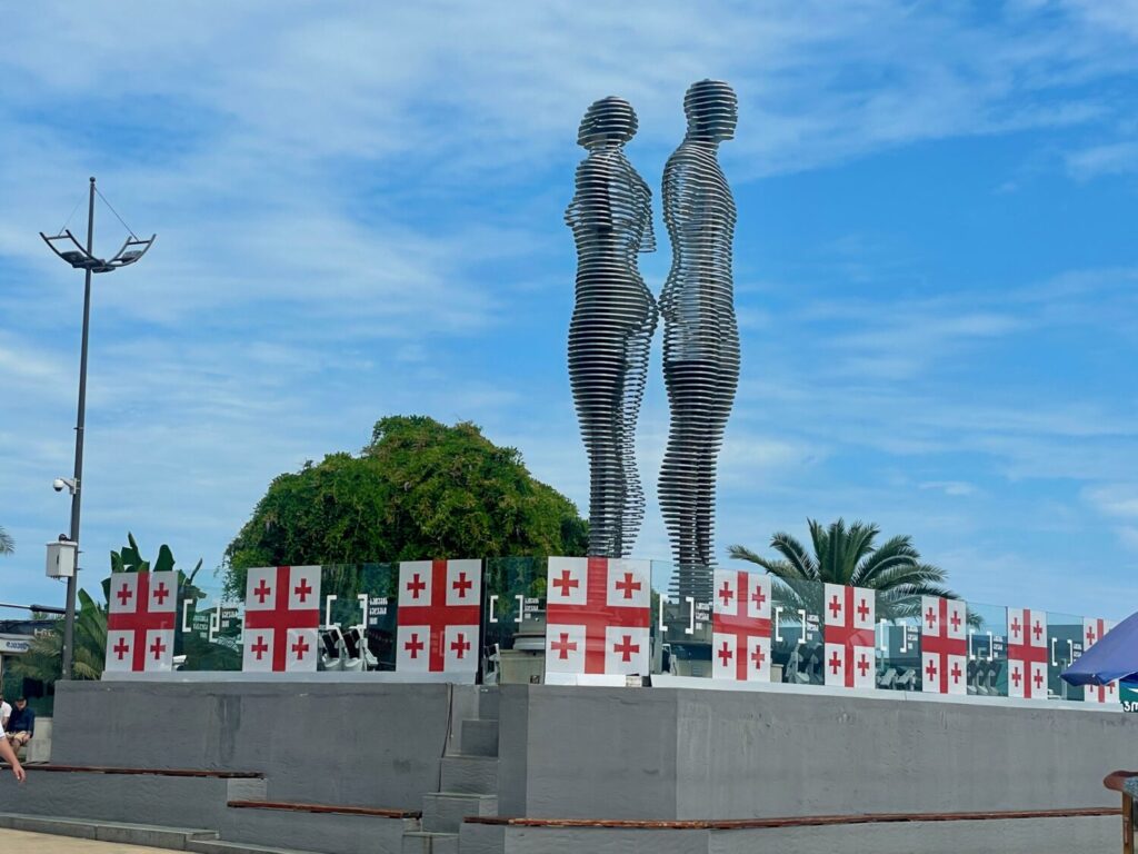 Statua di Ali e Nino a Batumi