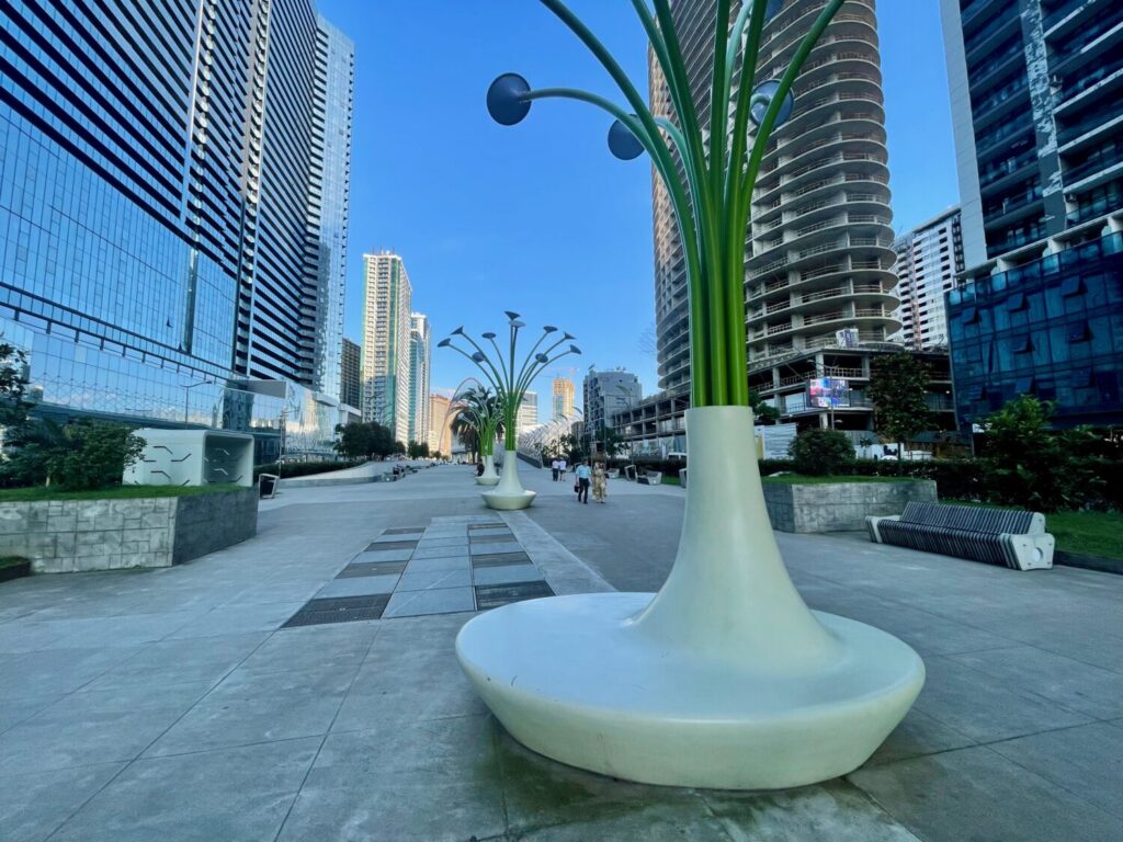 Passaggio pedonale in una strada della moderna Batumi