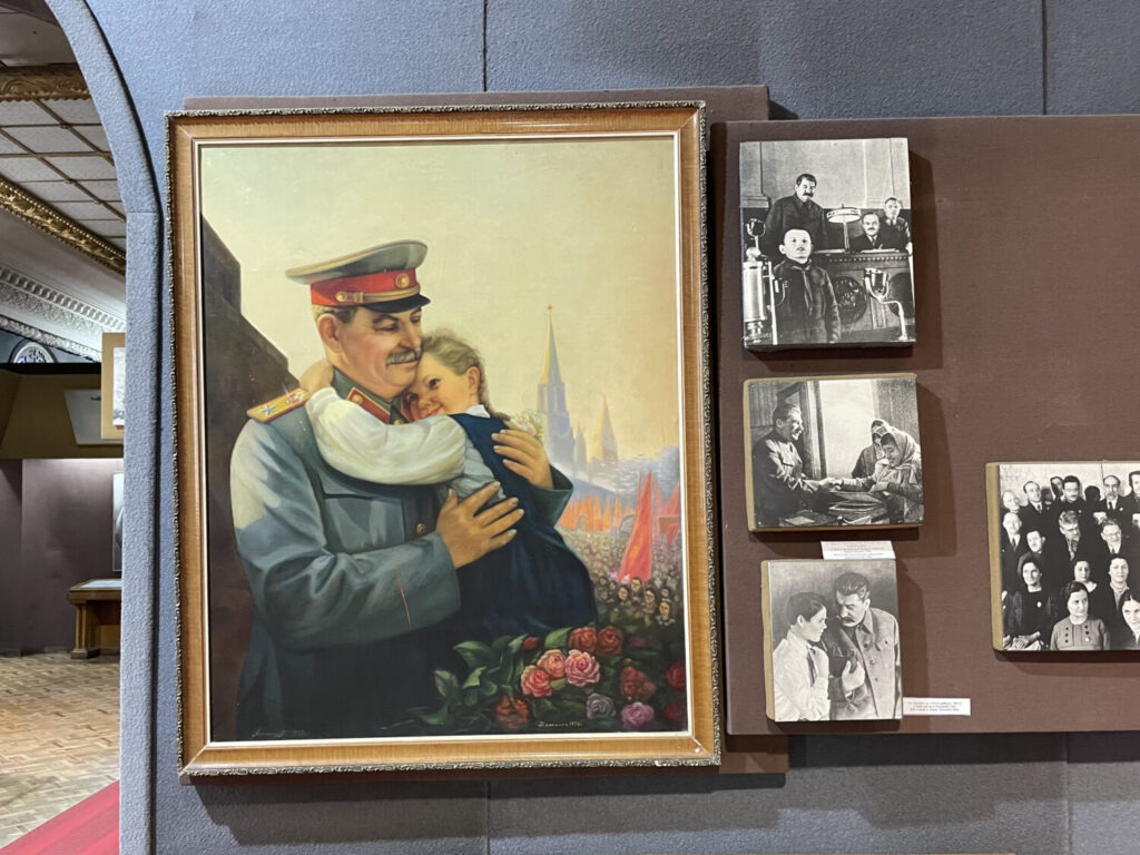 Dipinto commemorativo di Stalin al Museo Stalin di Gori, Georgia