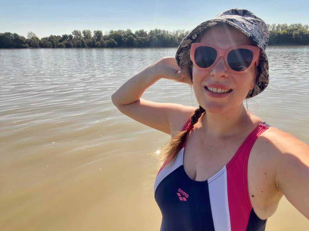 Bagno nel Danubio vicino a Kalocsa, Ungheria