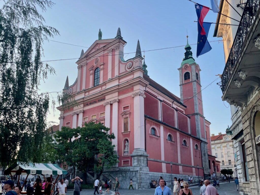 Chiesa francescana in piazza Prešeren a Lubiana