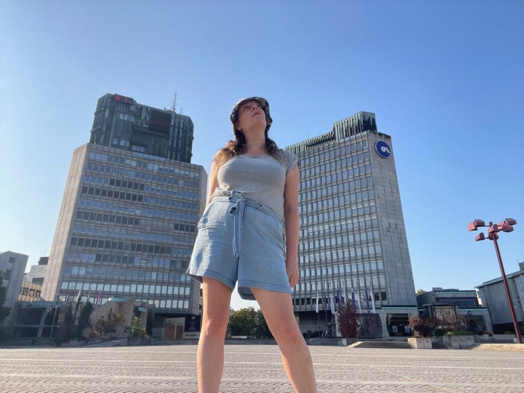 Paola Bertoni in piazza della Repubblica (Trg Republike) a Lubiana