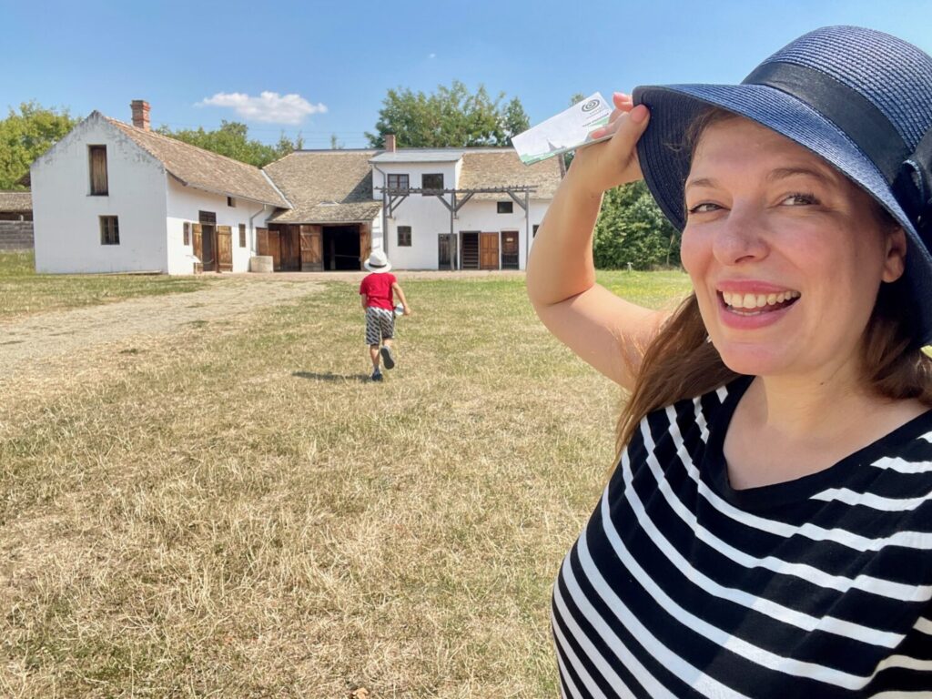 Paola e Ben Bertoni al villaggio etnografico Skanzen a Szentendre, Ungheria