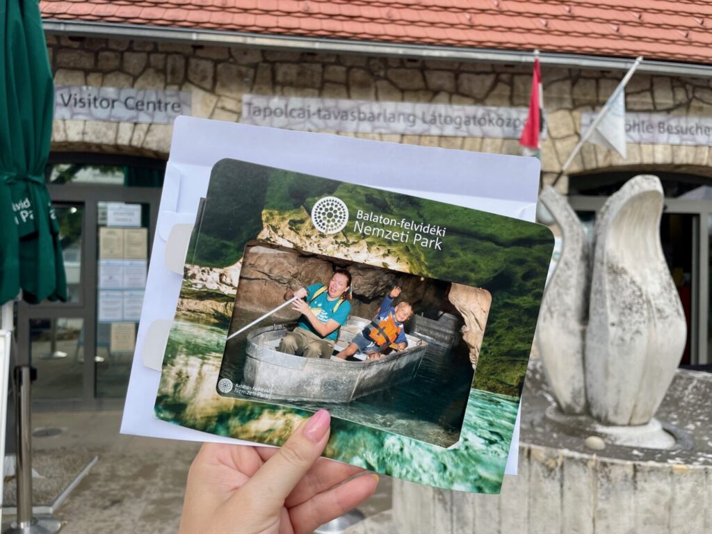 Paola e Ben Bertoni nella foto souvenir delle grotte di Tapolca, Ungheria