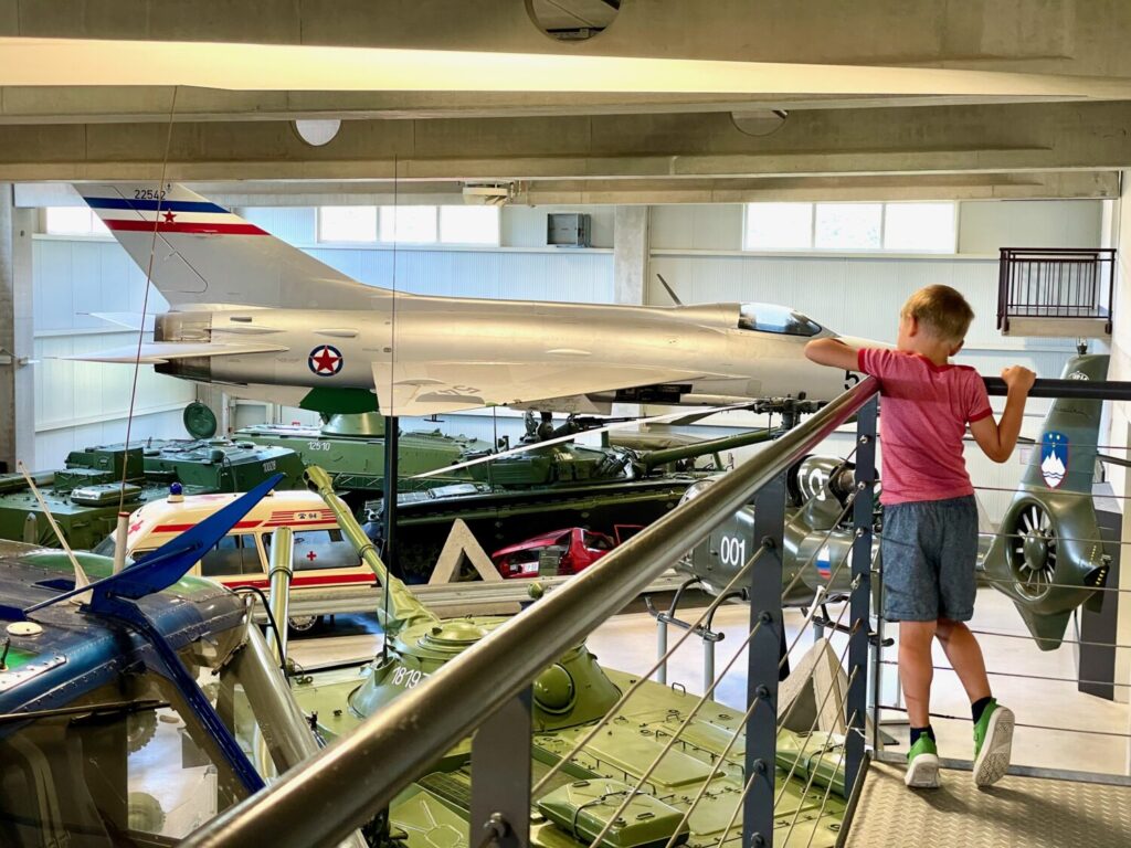 Ben Bertoni all'interno del Parco della Storia Militare di Pivka, Slovenia
