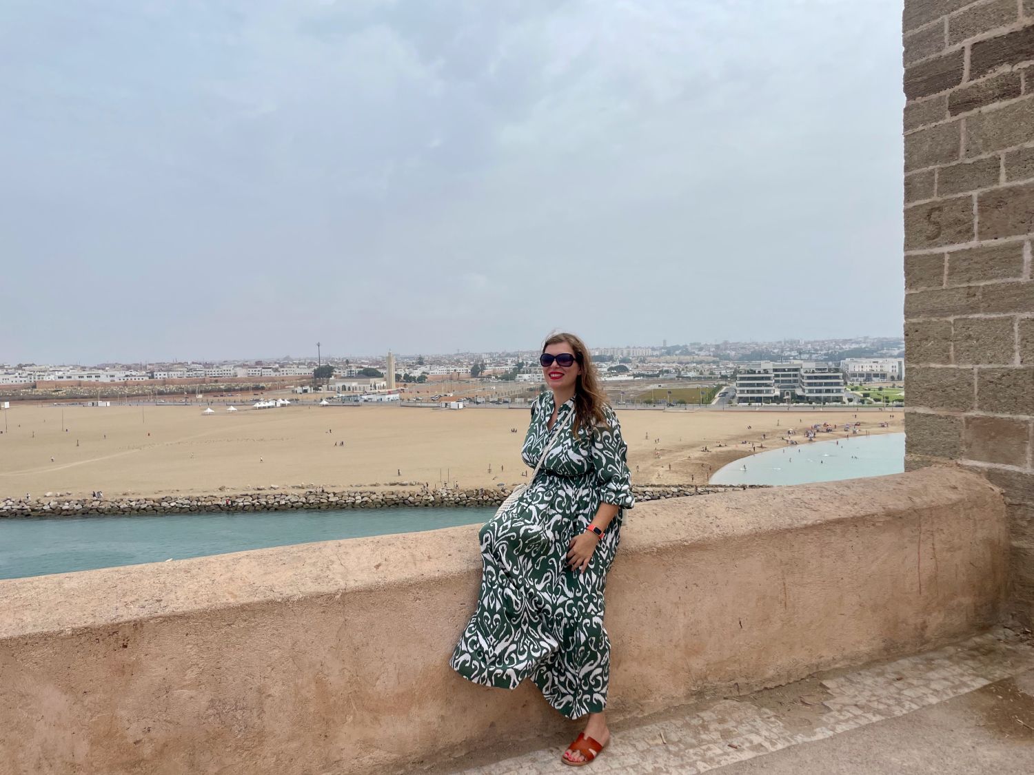 Paola Bertoni sul lungomare di Rabat