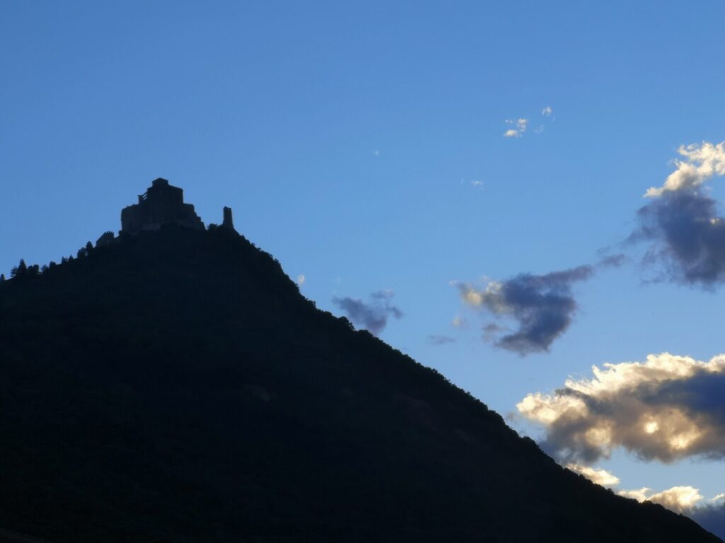 Silouette della Sacra di San Michele fotografata da Sant'Ambrogio di Torino