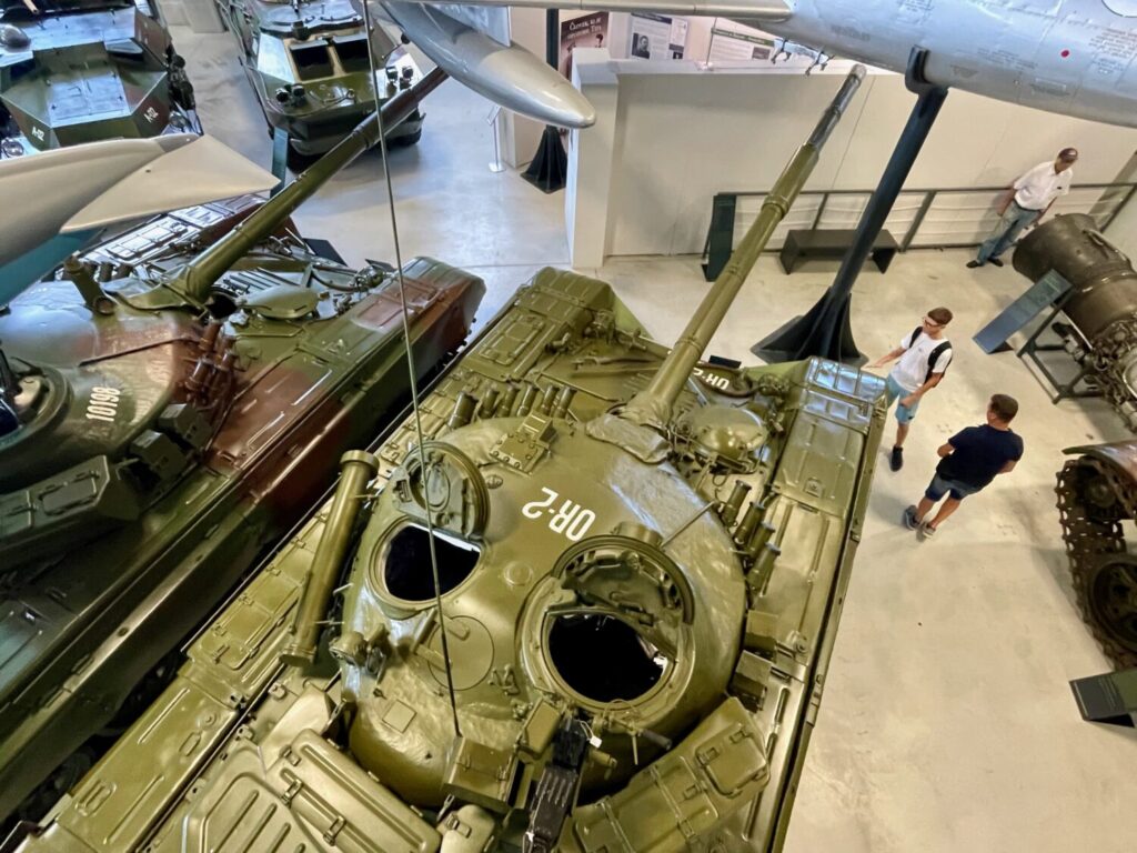 Carri armati all'interno del Parco della Storia Militare di Pivka, Slovenia