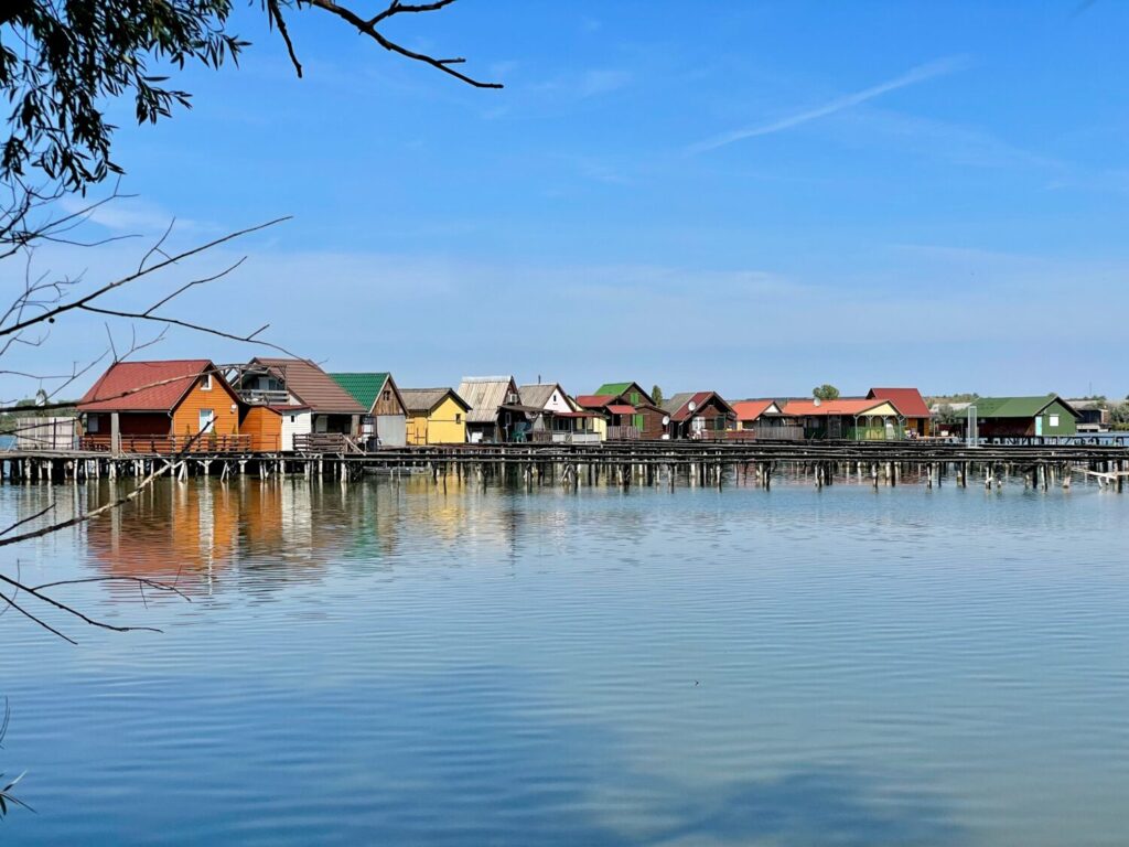 Villaggio Galleggiante sul lago Bokodi in Ungheria