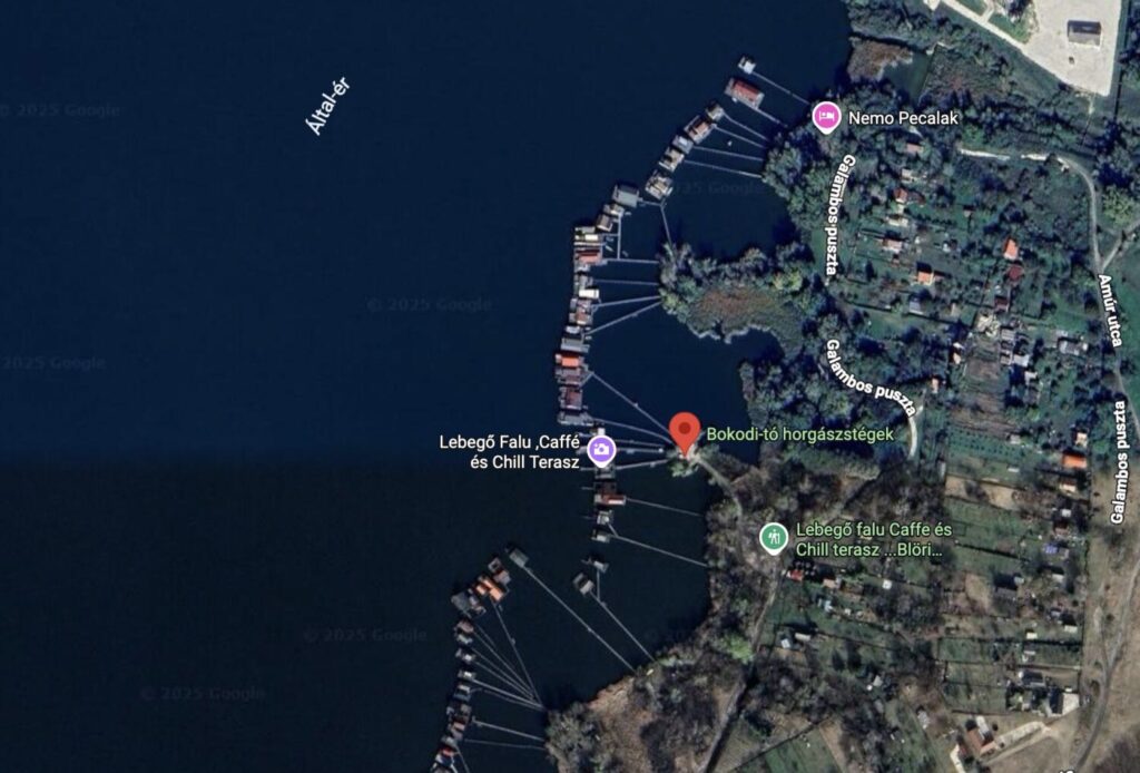 Vista satellitare su Google Maps del Villaggio Galleggiante Bokodi in Ungheria