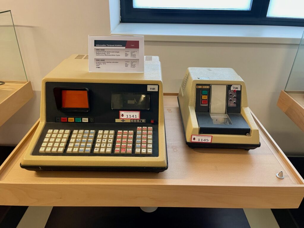 Calcolatrici meccaniche ungheresi degli anni '70 alla mostra sulla storia dell'informatica a Szeged, Ungheria