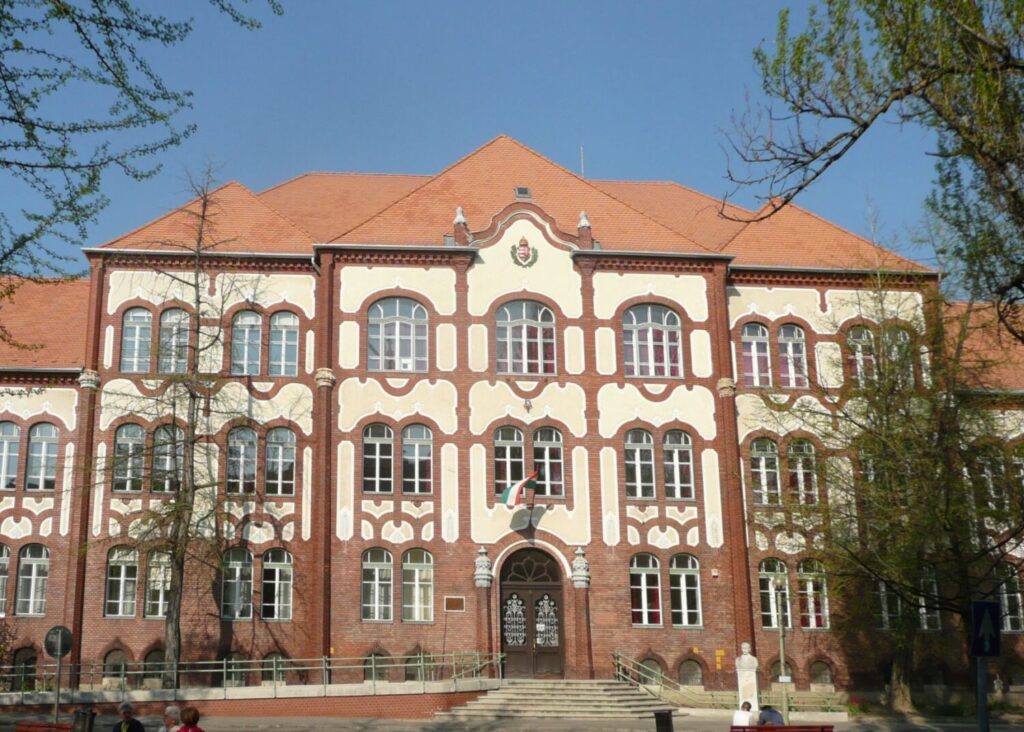 Scuola elementare femminile a Szeged, Ungheria
