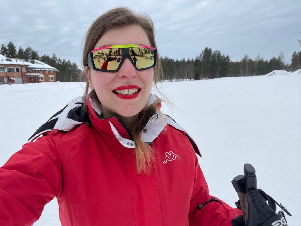 Paola Bertoni sugli sci a Vuokatti in Finlandia