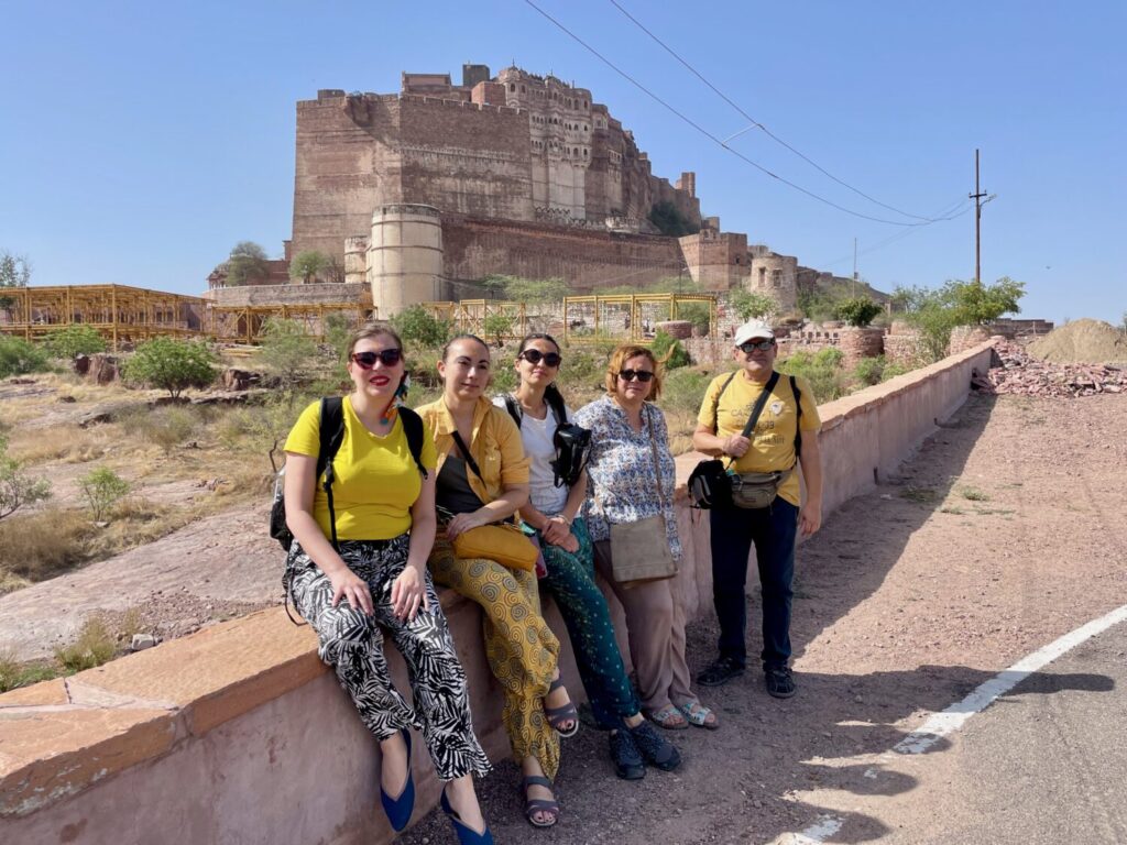 Con il mio gruppo della community Travel Blogger Italiane a Jodhpur. Da sinistra: io, Marina di Maraina in Viaggio, Virginia di Travel Gudu, Cristina e Marcello di Vi do il tiro