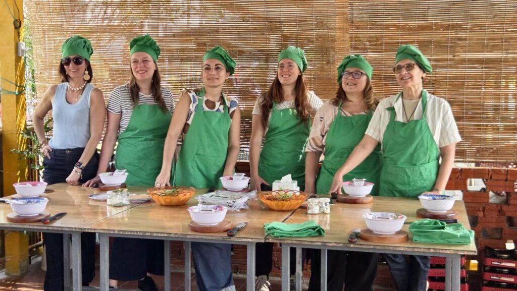 Il gruppo delle Travel Blogger Italiane a lezione di cucina vietnamita a Cam Thanh. Da sinistra: Annalisa Spinosa, io, Marina Lo Blundo, Veronica Meriggi, Cristina Lamandini, Marina Fiorenti.