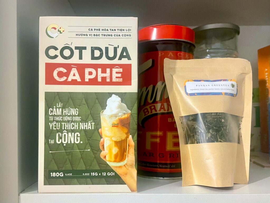 Caffè solubile al cocco e tè al pandan, souvenir del Vietnam