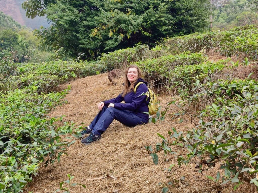 Paola Bertoni in una piantagione di tè a Bac Quang, nel nord del Vietnam