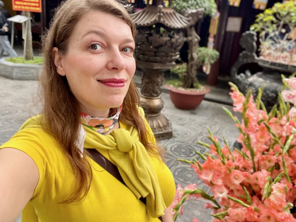 Paola Bertoni alla Pagoda di Tran Quoc a Hanoi, Vietnam