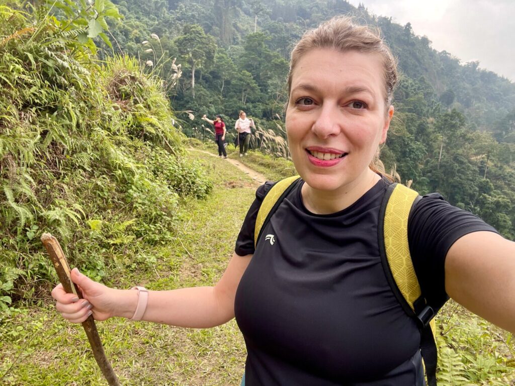 Paola Bertoni durante il trekking a Hoang Su Phi, nel nord del Vietnam