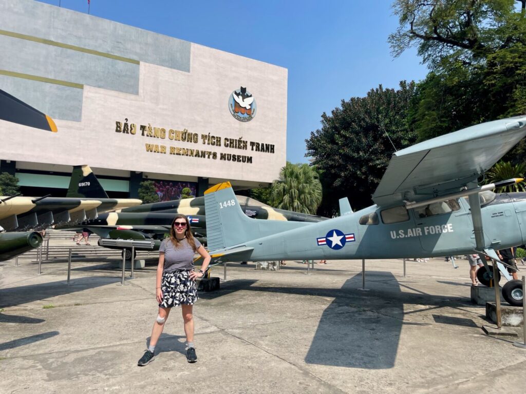 Paola Bertoni al Museo dei Resti della Guerra a Ho Chi Minh City, Vietnam