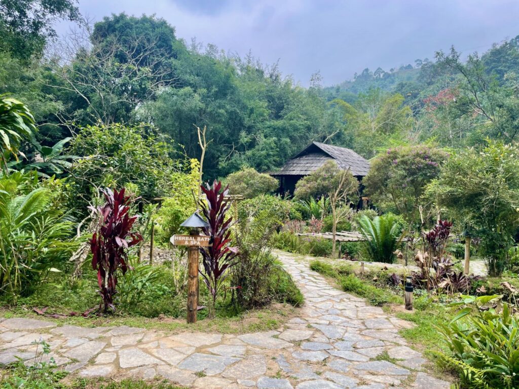 Il lussureggiante giardino del Panhou Retreat a Hoang Su Phi, Vietnam