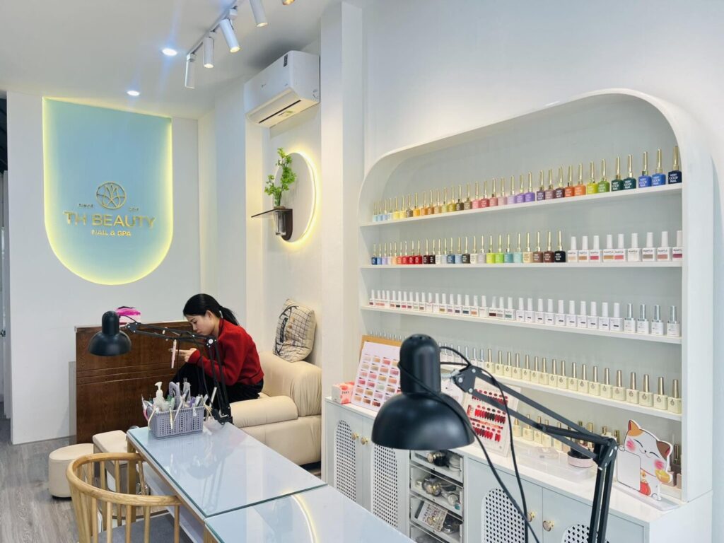 Interno del salone di manicure TH Beauty Nail-Mi a Hanoi
