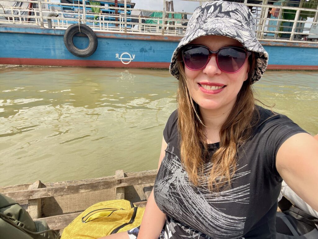 Paola Bertoni in barca sul Delta del Mekong, Vietnam