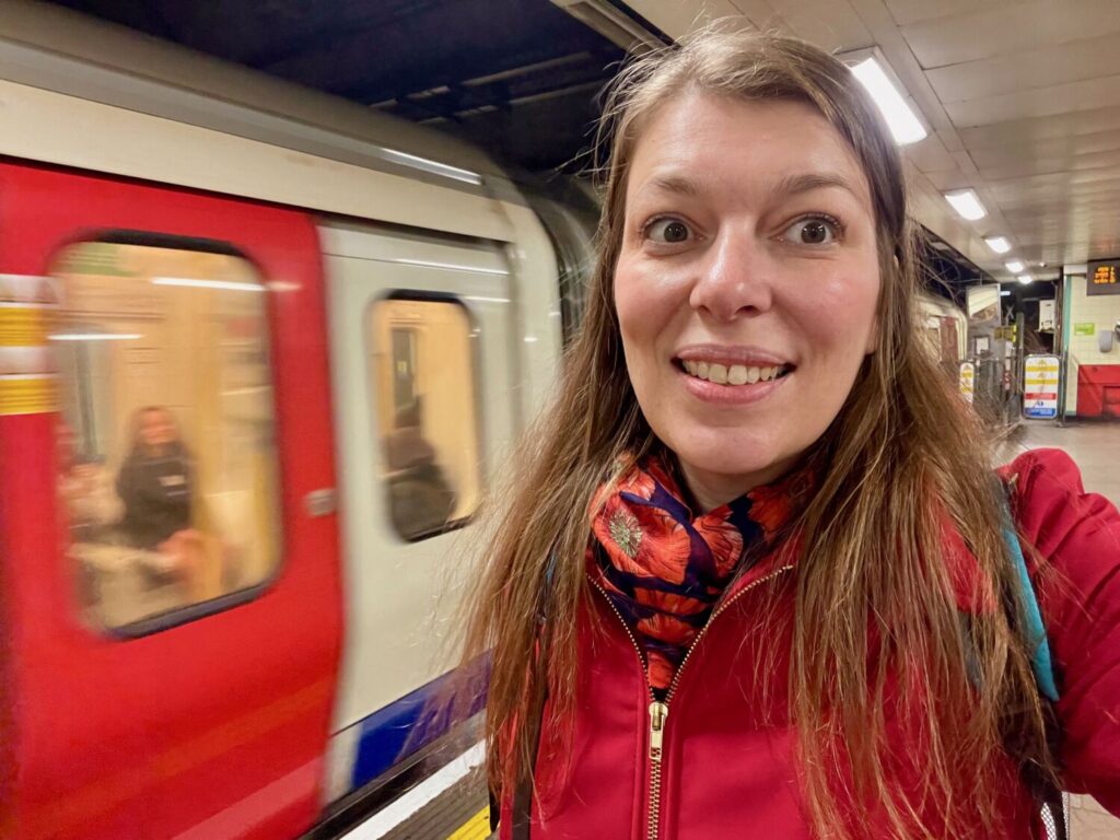 Paola Bertoni nella metropolitana di Londra