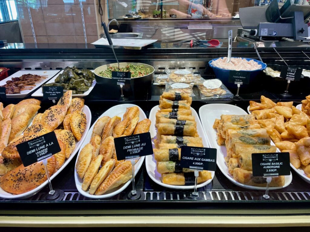 Specialità gastronomiche in un banco di Les Halles de Lyon, il mercato coperto di Lione