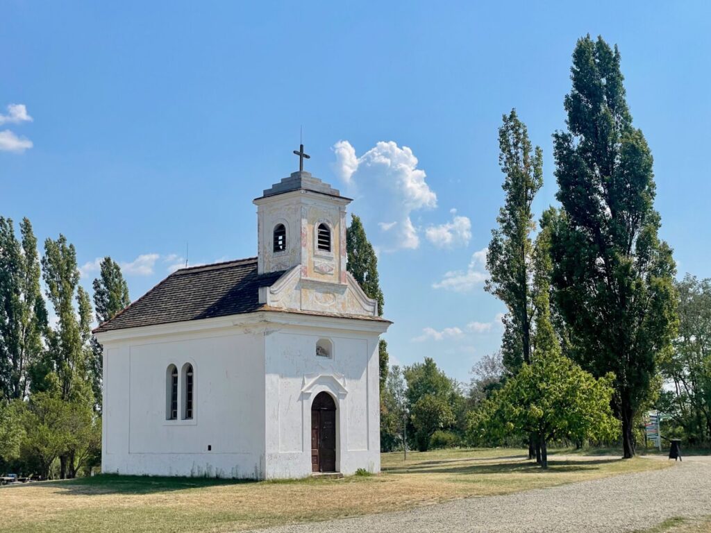 Piccola chiesa rurale nello Skanzen di Szentendre